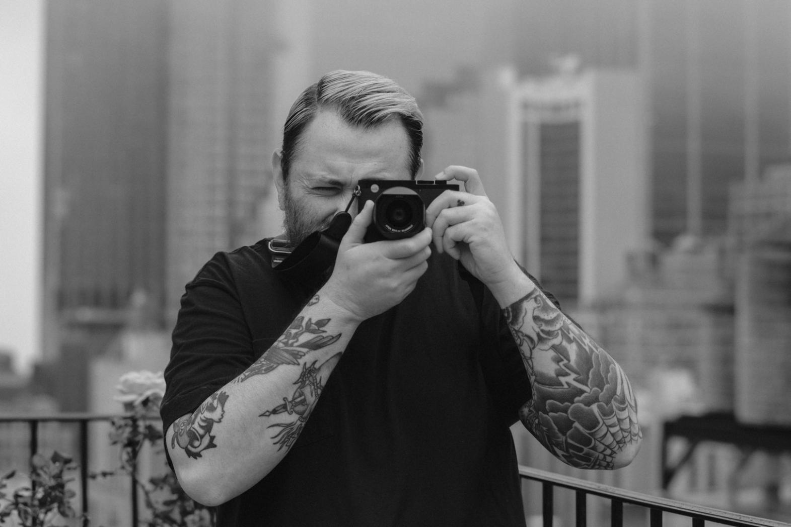 Studenti durante una sessione pratica di fotografia all'aperto
